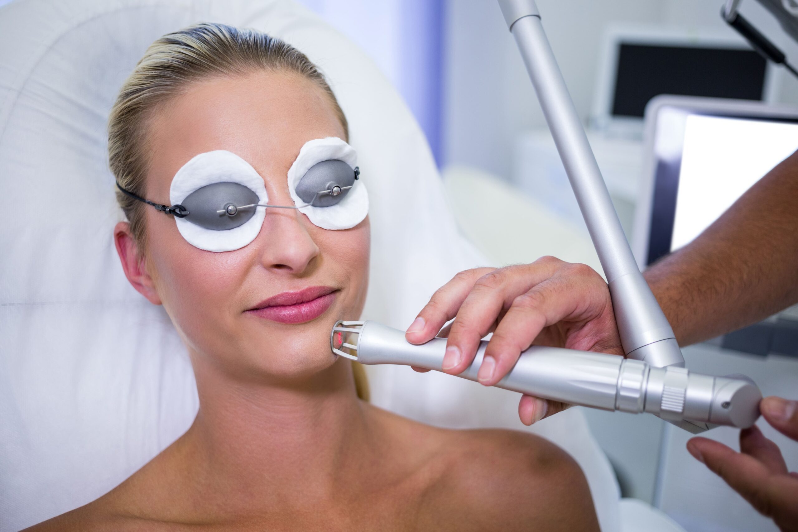 CO2 Fraksiyonel Lazer cihazı nedir? Dermatolojide kullanım alanları nelerdir?